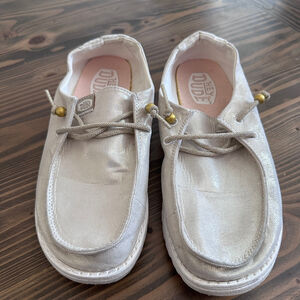 Hey Dude Wendy Metallic Shine Gold Slip On Shoes Women’s Size 8